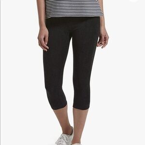 NWT HUE woman’s French terry ultra high waist Capri leggings size M/L